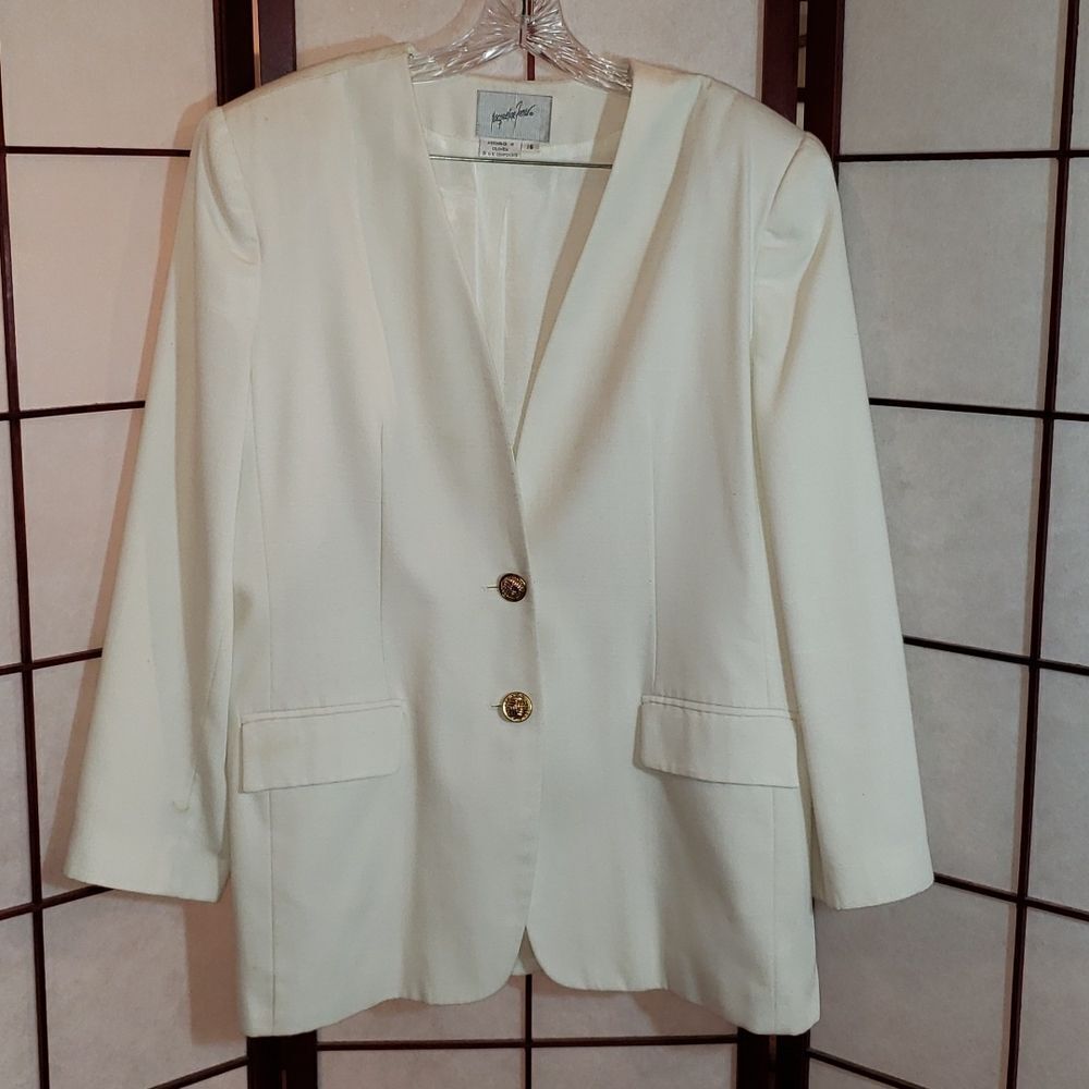 Jacqueline Ferrar White Suit Jacket